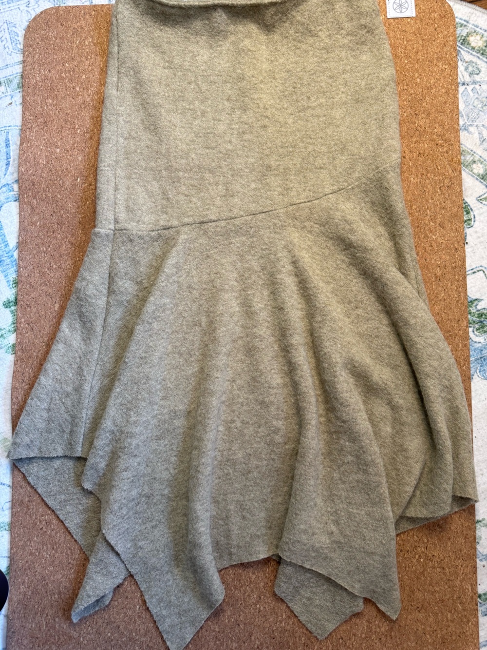 Women’s wool blend skirt putty/grey color